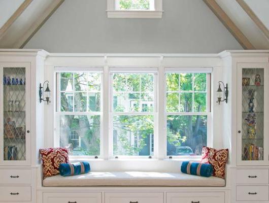 window seat in family room with cathedral ceilings