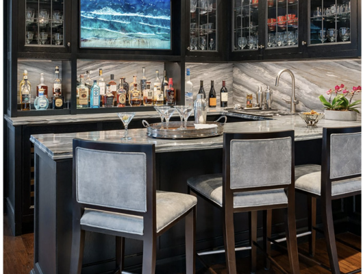 Wet Bar - Kotzen Interiors; Elite Media Solutions; Cambridgeport Construction, Catherine Truman 365体育官网客户端; Warren Patterson 照片graphy